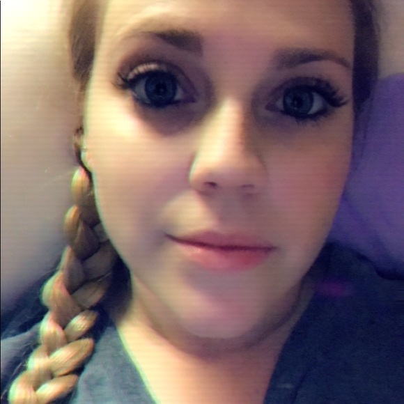 Meet your Posher, Carley - Picture 5 of 5